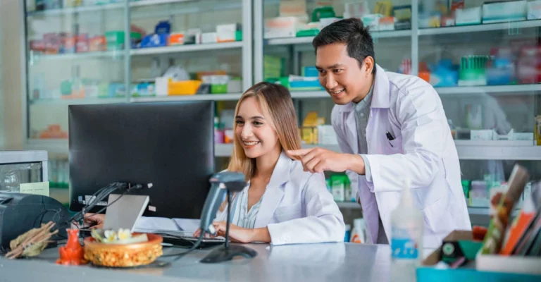 How to become pharmacy assistant hero image blog