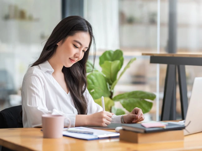 student studying in cafe